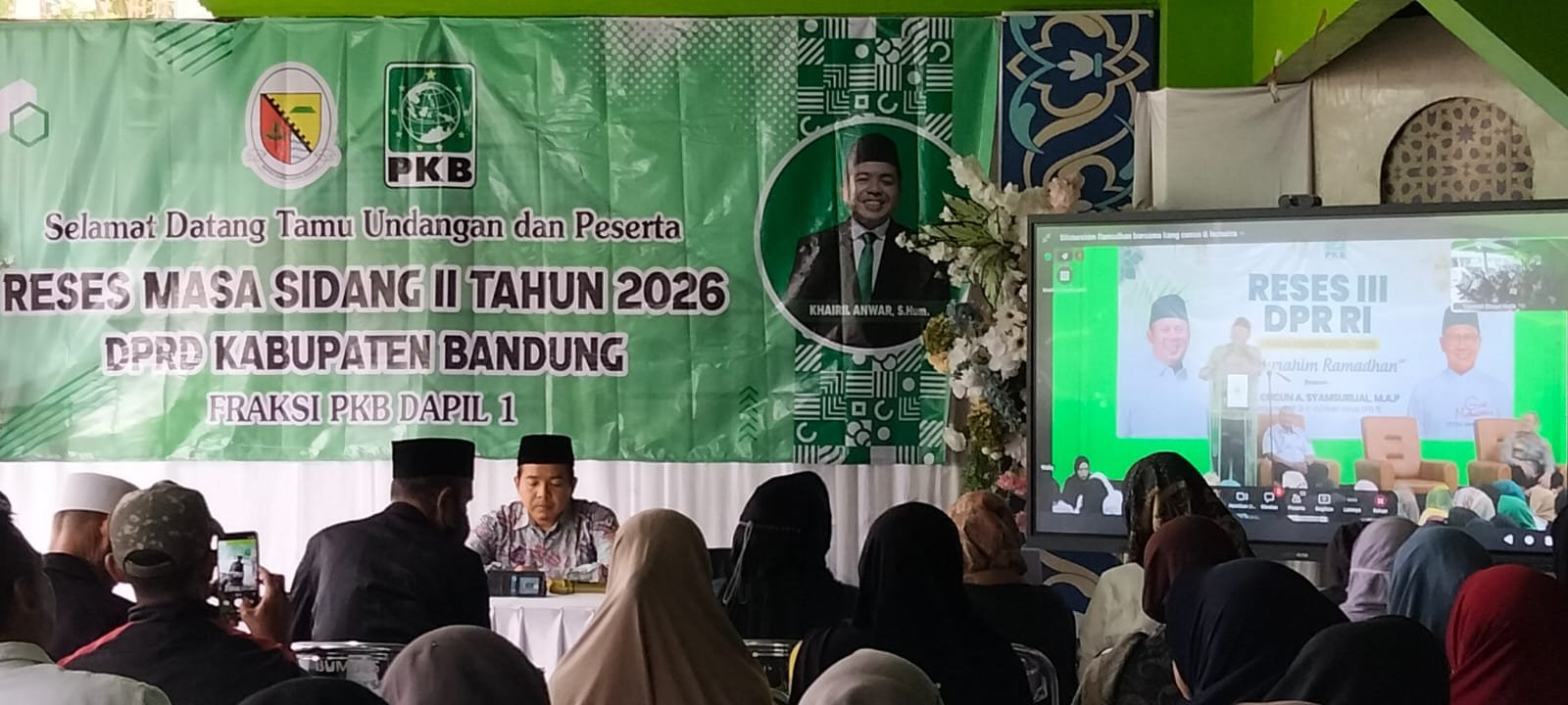 ​Melalui saluran virtual H. Cucun sebagai wakil Ketua Umum Partai Kebangkitan Bangsa (PKB), menyapa langsung puluhan kader PKB terbaik yang ada di Wilayah Desa Sugihmukti.