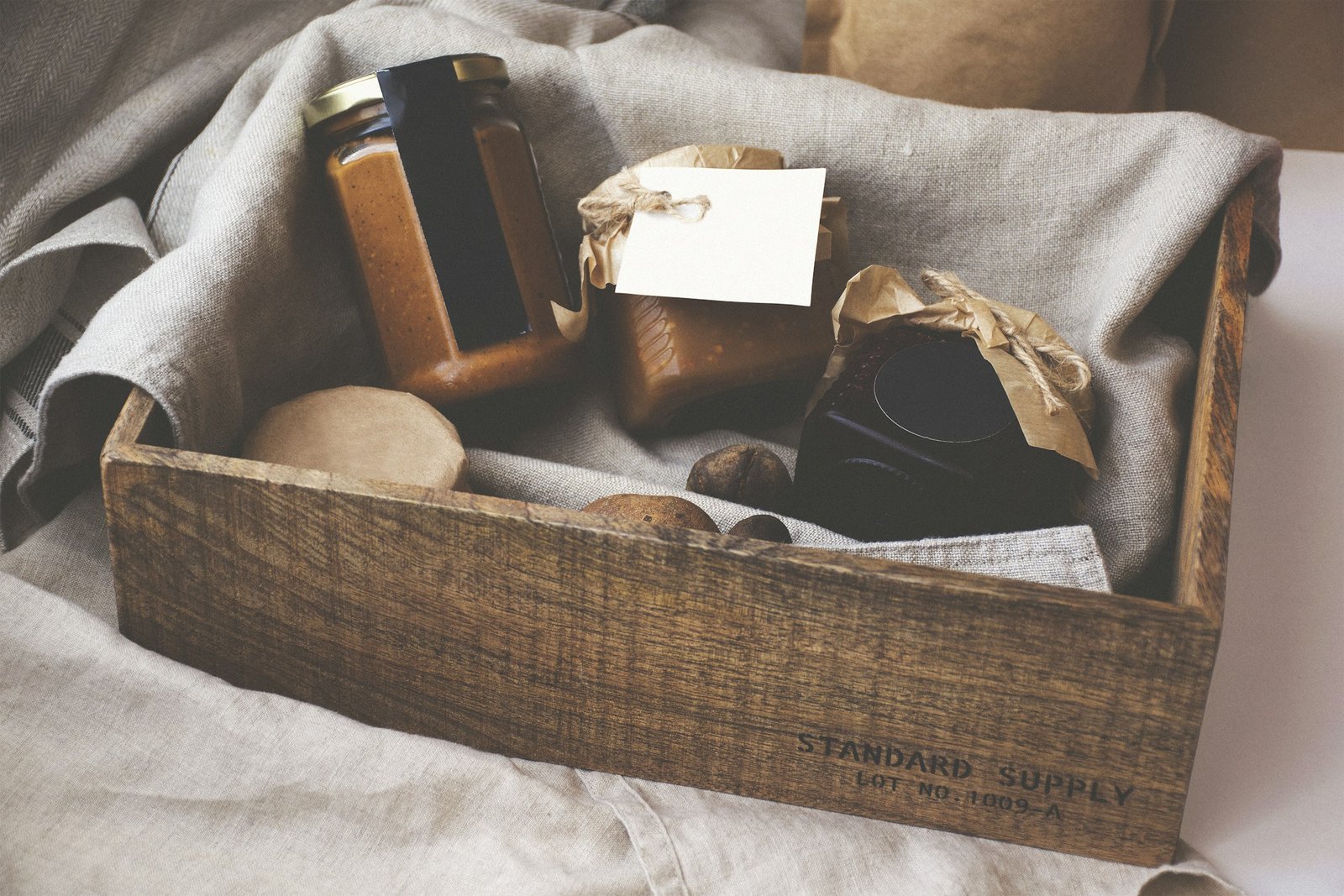 dmitry-mashkin-N5fp98wt6h8-unsplash Ilustrasi hampers lebaran.