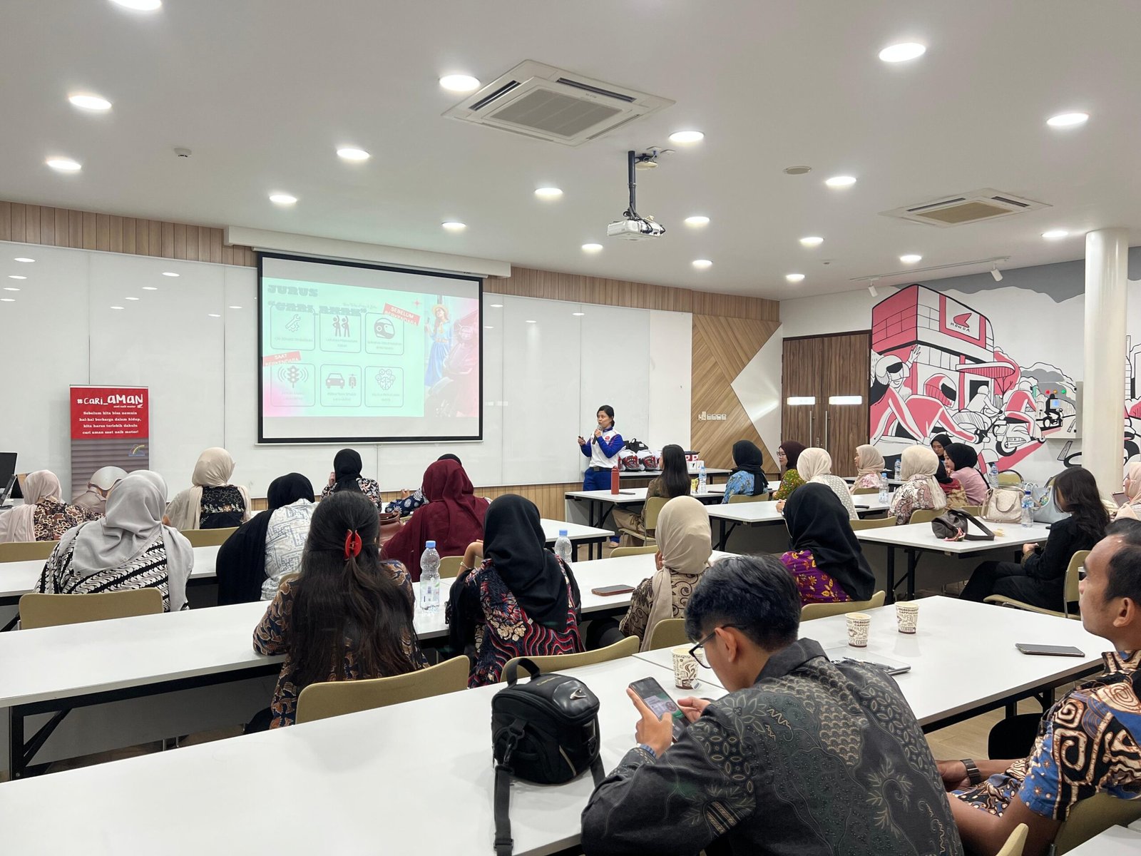 Seminar “Zen on Wheels”, DAM Dorong Perempuan Lebih Percaya Diri dan #Cari_Aman di Jalan Seminar “Zen on Wheels”, DAM Dorong Perempuan Lebih Percaya Diri dan #Cari_Aman di Jalan