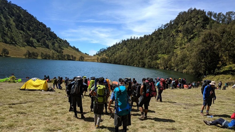 Pendakian Semeru Kembali Dibuka, Kuota Dibatasi dan Wajib Pakai Guide