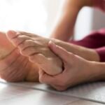 Sering Kesemutan dan Kebas? Waspadai Kekurangan Vitamin Ini
