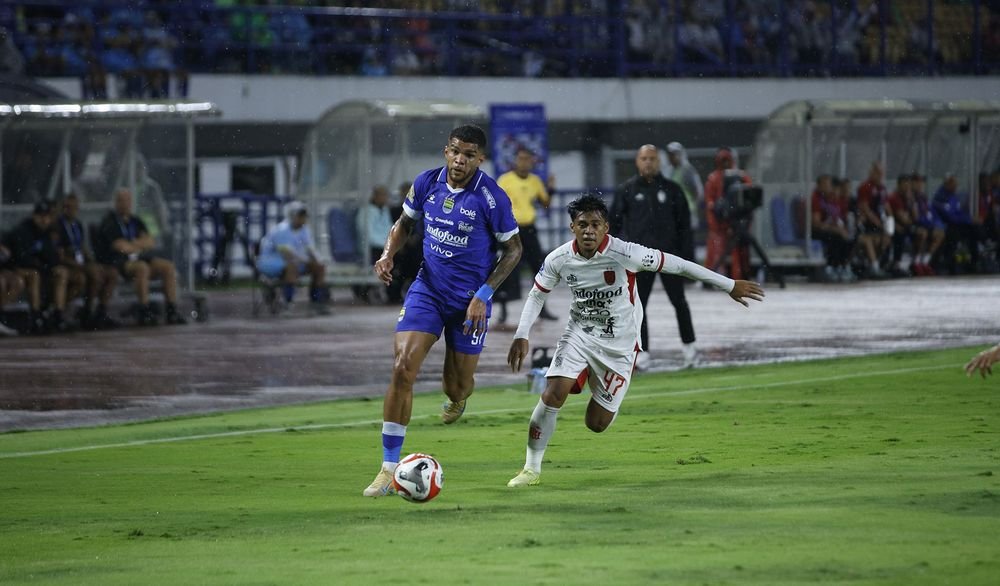 Persib Unggul Tipis 3-2, Jaga Jarak dari Borneo FC di Klasemen Persib Unggul Tipis 3-2, Jaga Jarak dari Borneo FC di Klasemen