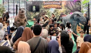 Tenth Avenue Mall Bandung menghadirkan event bertajuk “Jungle Boom: Dino X Gorilla”