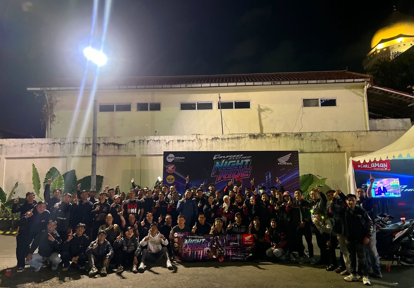 Ratusan Komunitas Honda Vario Ramaikan Vario Evo160 Night Ride di Bandung Ratusan Komunitas Honda Vario Ramaikan Vario Evo160 Night Ride di Bandung